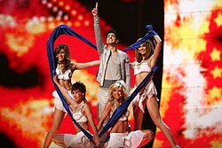 Sarbel durante a performance no Eurovision 2007