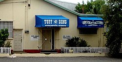 Interior ou exterior do estúdio Tuff Gong