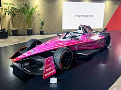 Carro da Porsche em pista de Fórmula E