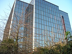 Detalhe de edifício moderno em Croydon